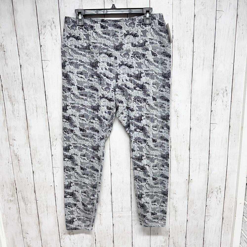Spyder Active Pants Women Size‎ XL Camo Biker Pixel Ankle Crop Athletic Leggings